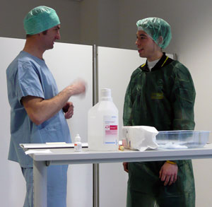 Andreas Pfister mit dem behandelten Arzt Dr. Gero Krommes von der Augen-Laser Klinik Lohr am Main